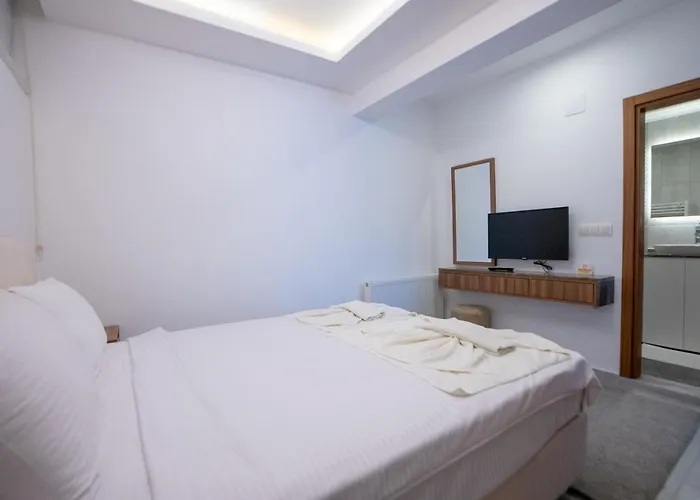 Midpoint Suites